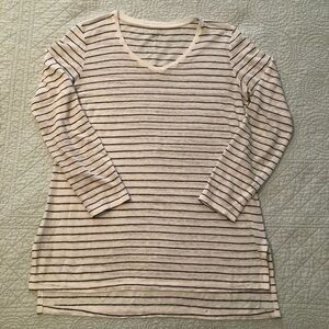 Eileen Fisher organic linen top. Women’s size XS.